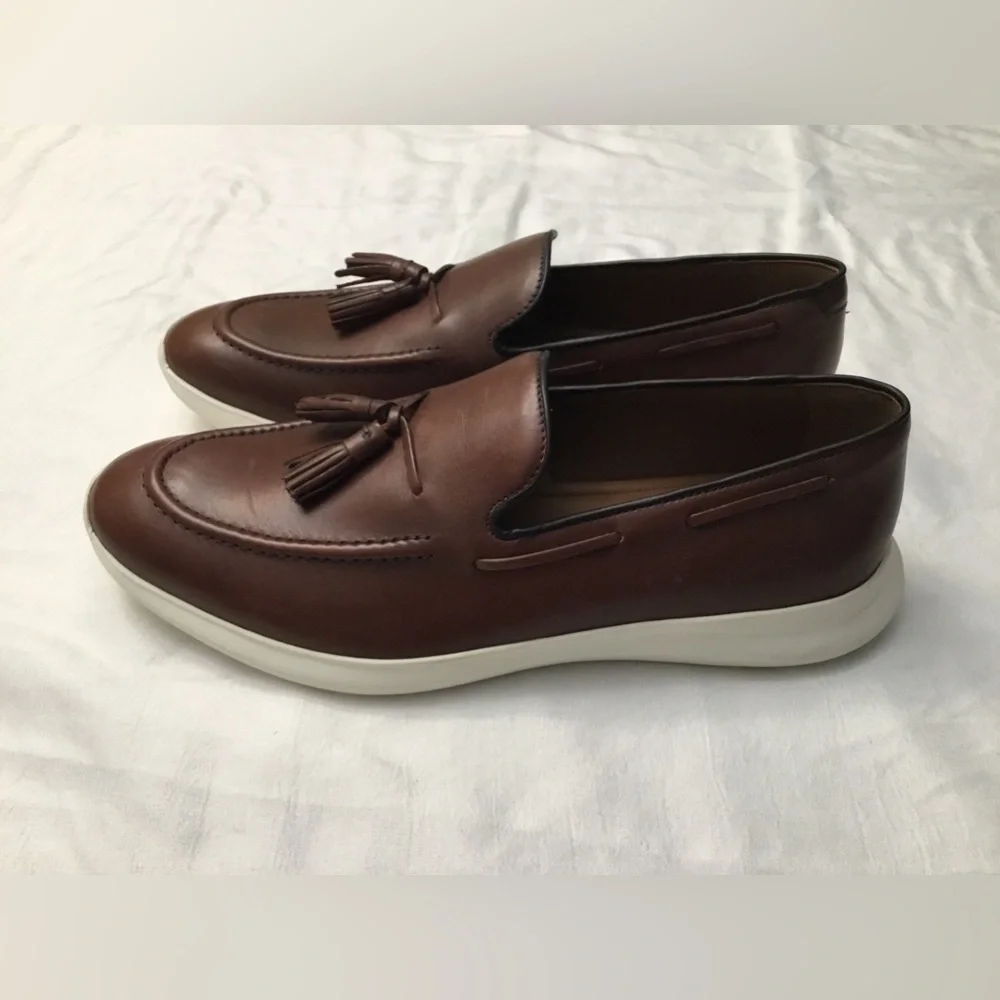 JOHNSTON & MURPHY Sleek Brown and White Slip-On Loafers for Casual Comfort